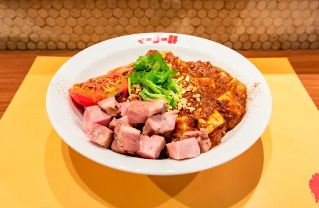 麻婆咖喱麺 マーリー軒のマーリー麺肉増し焼きトマト増し