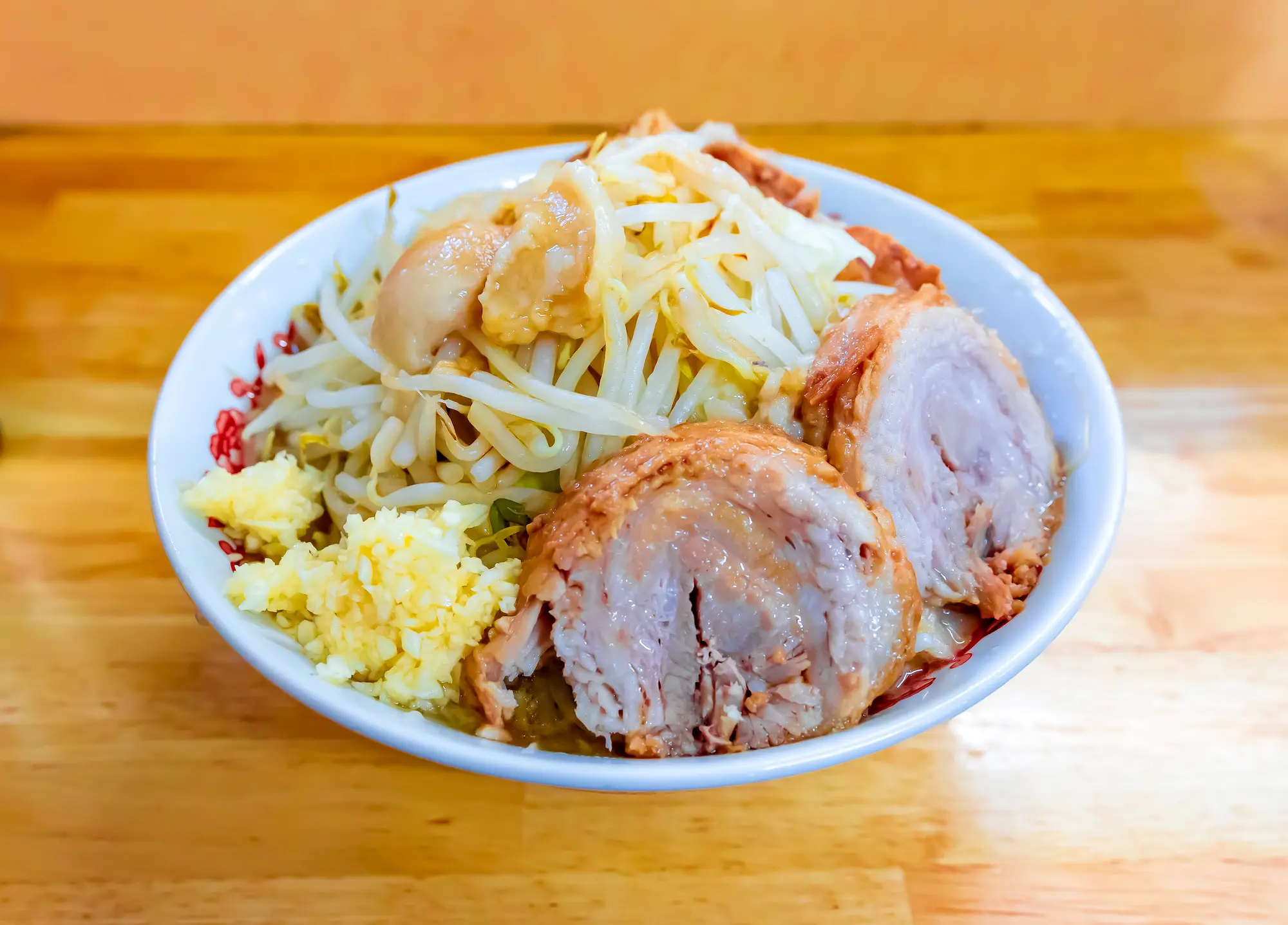 とらじろう ラーメン 登良治郎（とらじろう） - 白楽 | 二郎系ラーメン | VACAN