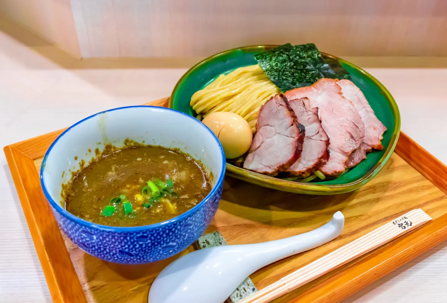 煮干しつけ麺 宮元 - 蒲田 | 煮干しラーメン・つけ麺 | VACANラーメン特集